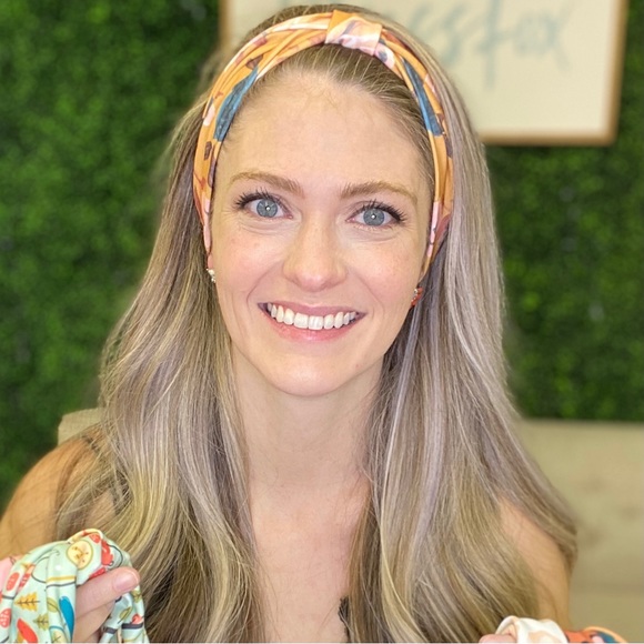 Meet your Posher, Alix - Picture 1 of 2